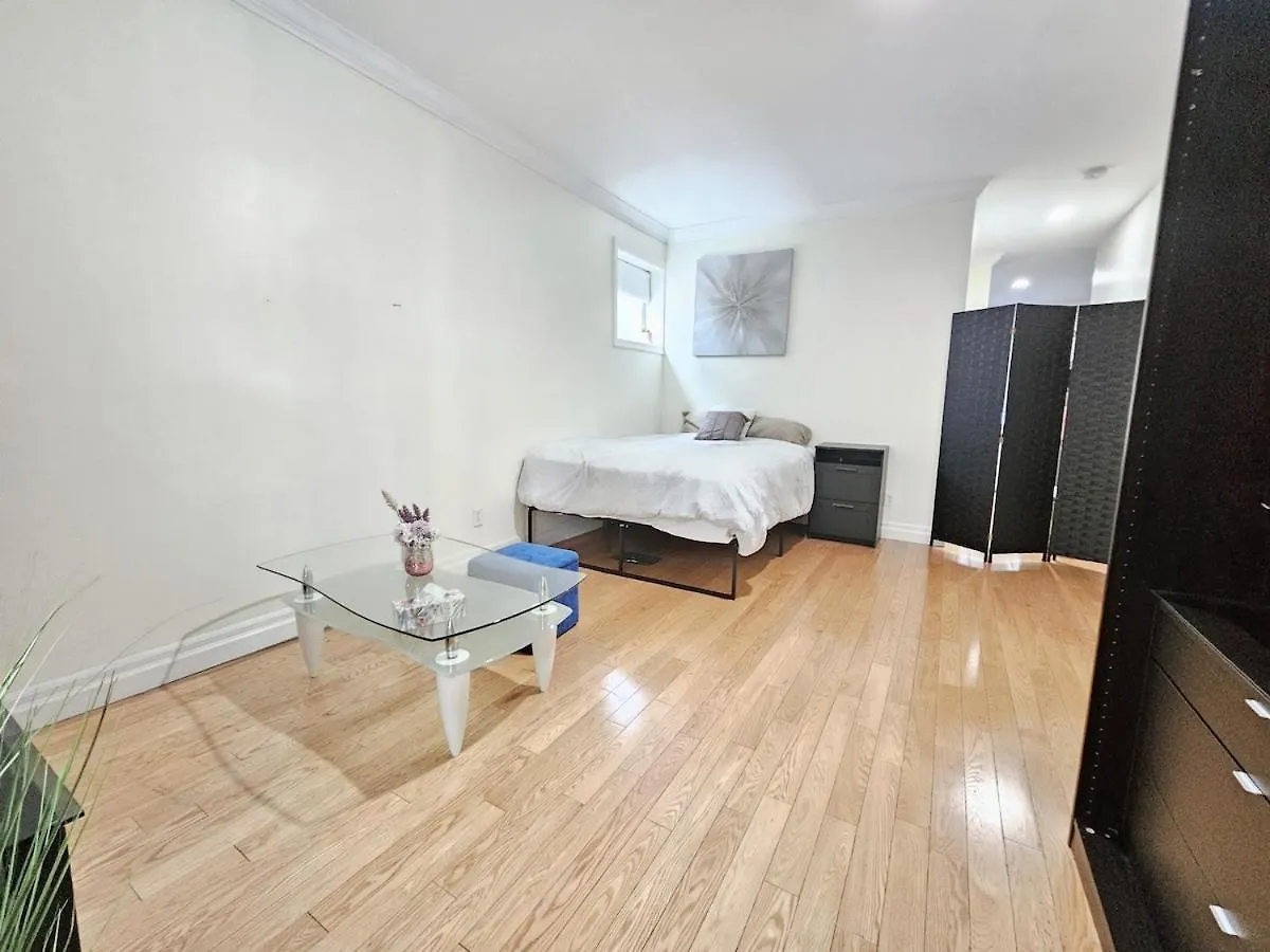 Mins Walk To Trinity Bellwood Park From Your Apartment Downtown Τορόντο