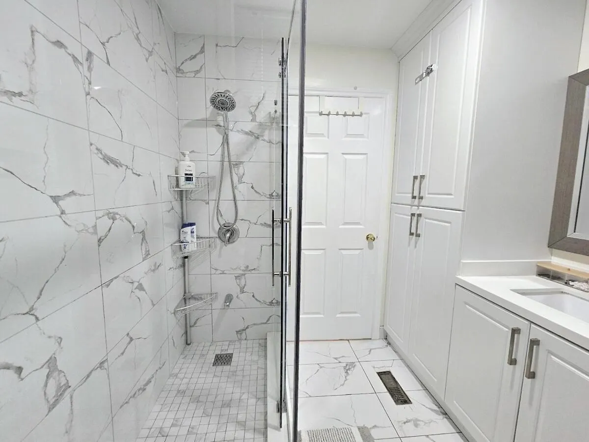 Mins Walk To Trinity Bellwood Park From Your Apartment Downtown Τορόντο Καναδάς