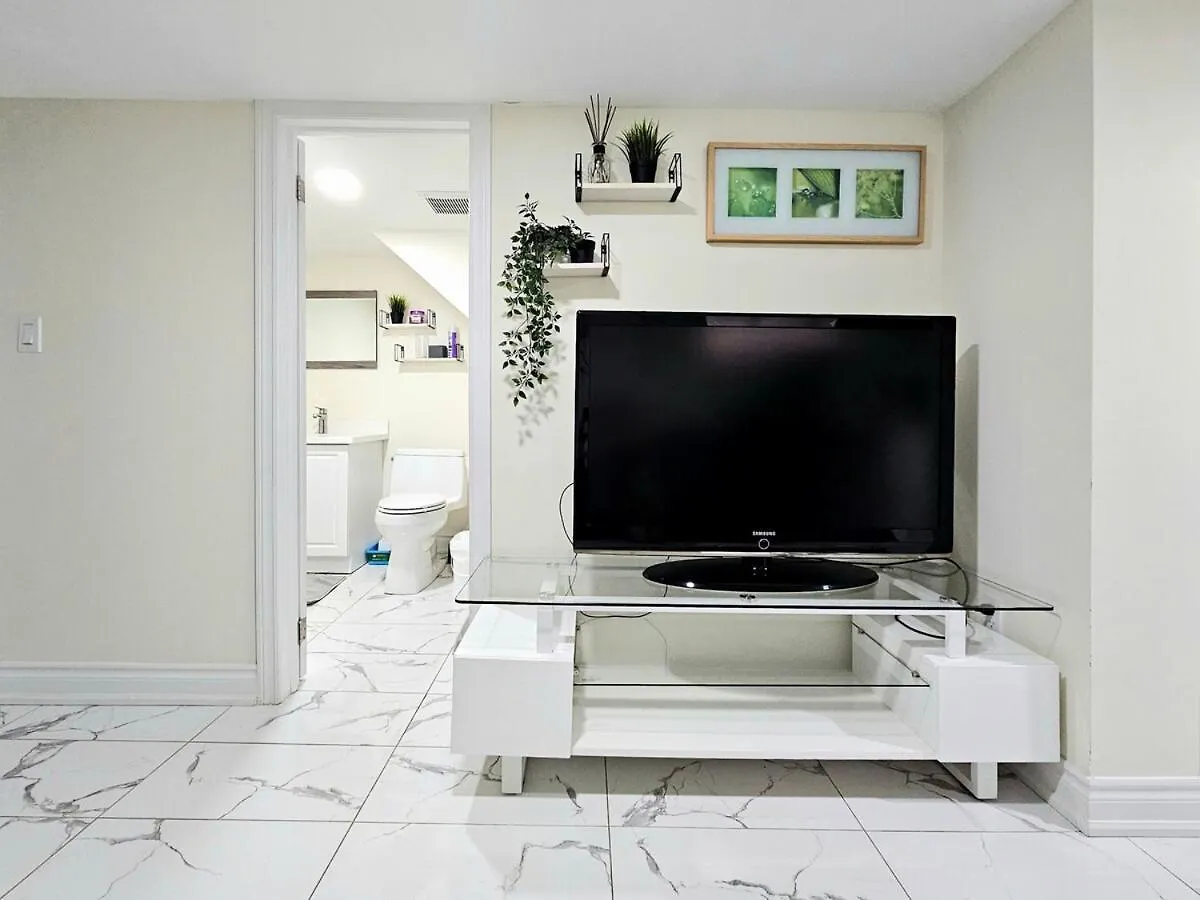 Mins Walk To Trinity Bellwood Park From Your Apartment Downtown Τορόντο