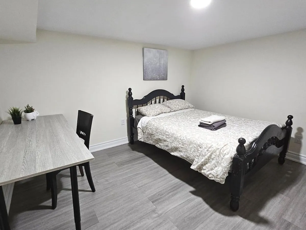 Mins Walk To Trinity Bellwood Park From Your Apartment Downtown Τορόντο