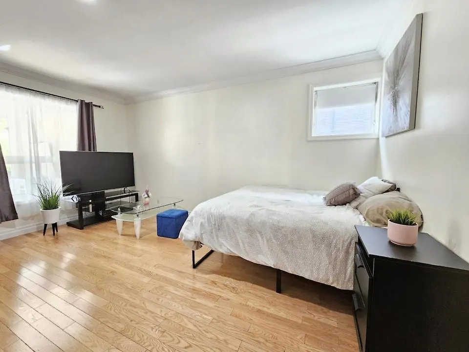 Mins Walk To Trinity Bellwood Park From Your Apartment Downtown Toronto 0*,