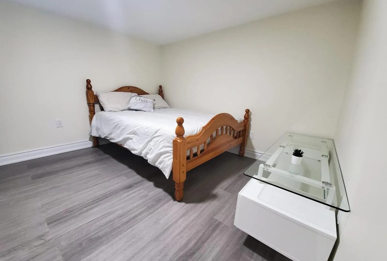 Mins Walk To Trinity Bellwood Park From Your Apartment Downtown Toronto Canada