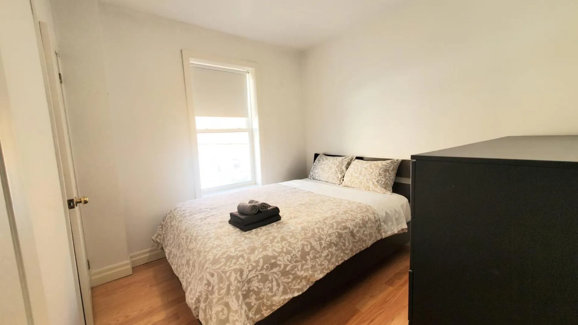 Mins Walk To Trinity Bellwood Park From Your Apartment Downtown Toronto 0*,