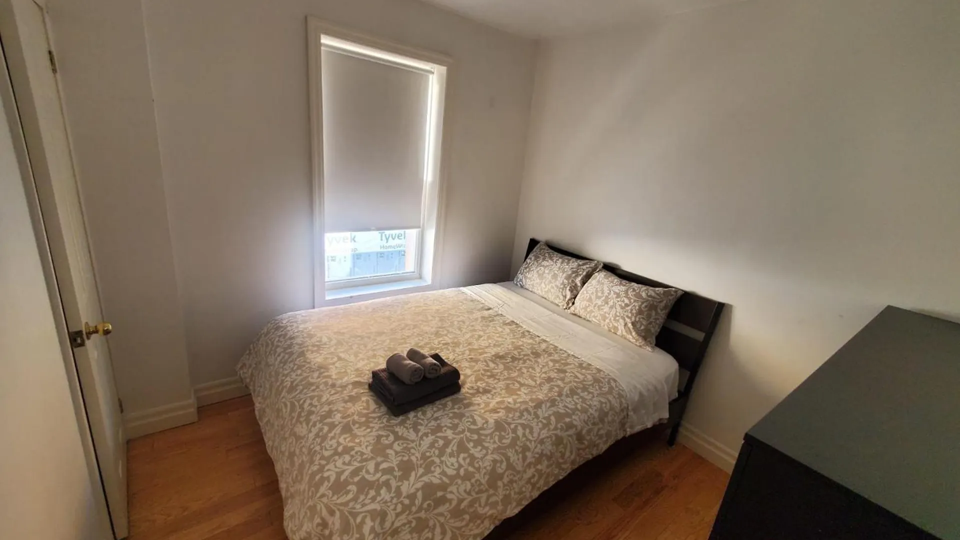 Mins Walk To Trinity Bellwood Park From Your Apartment Downtown Toronto 0*,  Canada
